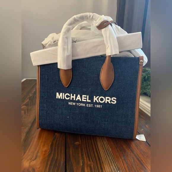 Michael Kors - Picture 3 of 3